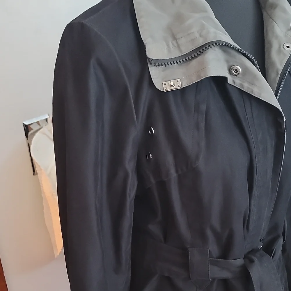 Jones New York Black Trench Coat with Belt - Picture 6 of 14